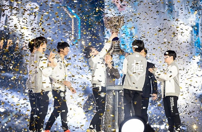 TheShy盲视野拆家引爆电竞经典瞬间，Wei关键反蹲助队晋级，LPL德比领衔淘汰赛对阵-雷竞技官网